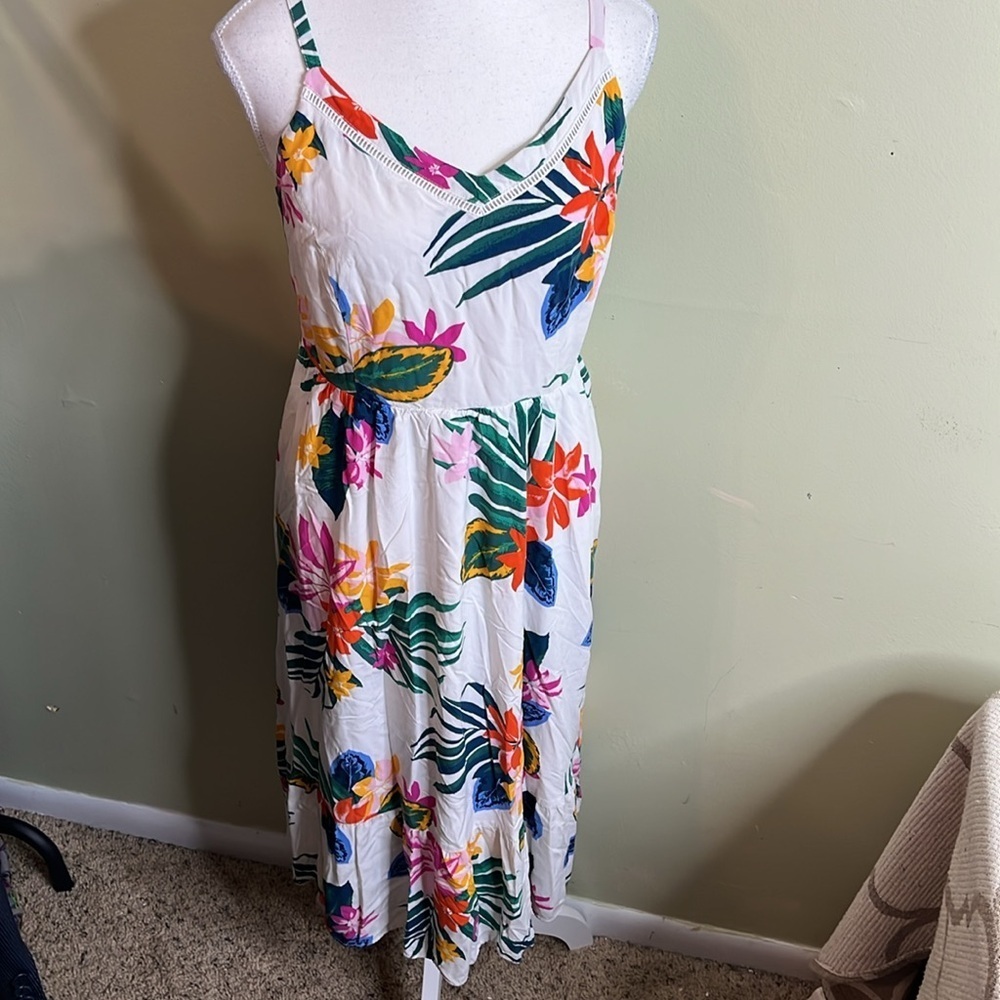 Old Navy Sleeveless Empire Smocked Cami White Floral Midi Dress, size large